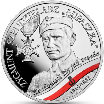 Rewers srebrnej monety 10 złotych poświęconej majorowi Łupaszce